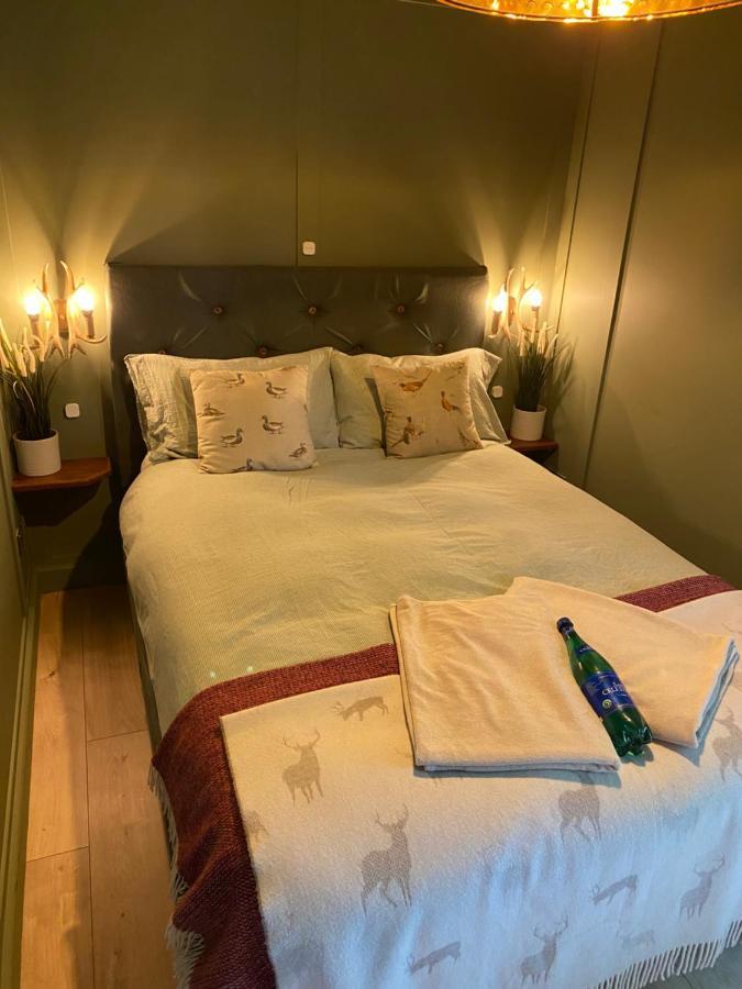 Cosy Double Shepherds Hut In Beautiful Wicklow With Underfloor Heating Throughout Rathnew Extérieur photo