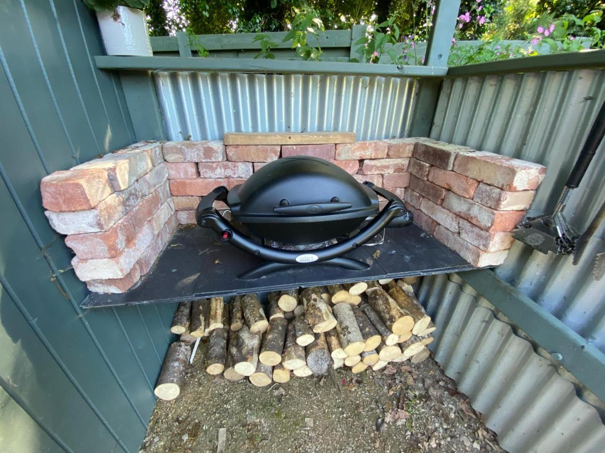 Cosy Double Shepherds Hut In Beautiful Wicklow With Underfloor Heating Throughout Rathnew Extérieur photo
